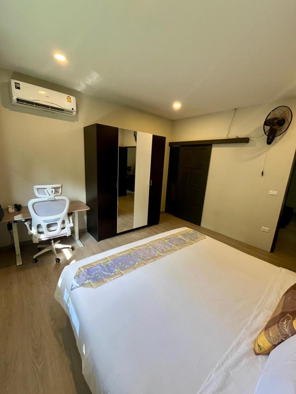 Lanta Sunshine 4 Two Bed With Ac And Work Space Apartemen